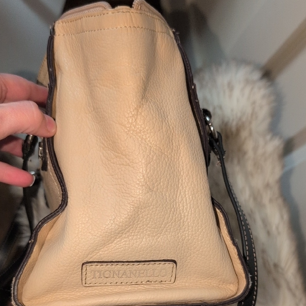 Tignanello Tan Shoulder Bag with Textured Leather and Metal Hardware In Amazing! - Picture 7 of 10